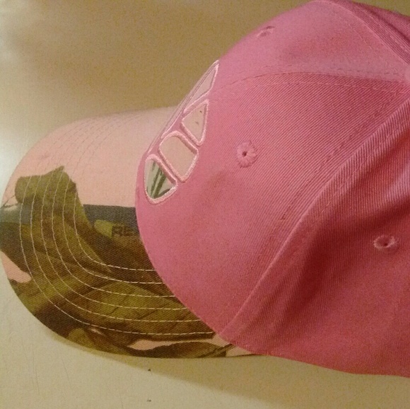 Pink and brown camo New Holland cap - Picture 4 of 4